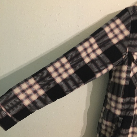 Woman’s flannel jacket by Soho Threads, Size petite small - Picture 4 of 7